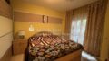Kinderzimmer mit Blick zum Balkon