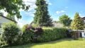 Garten mit Ziersträucher und Rasenfläche