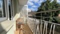 Balkon mit Sitzbank