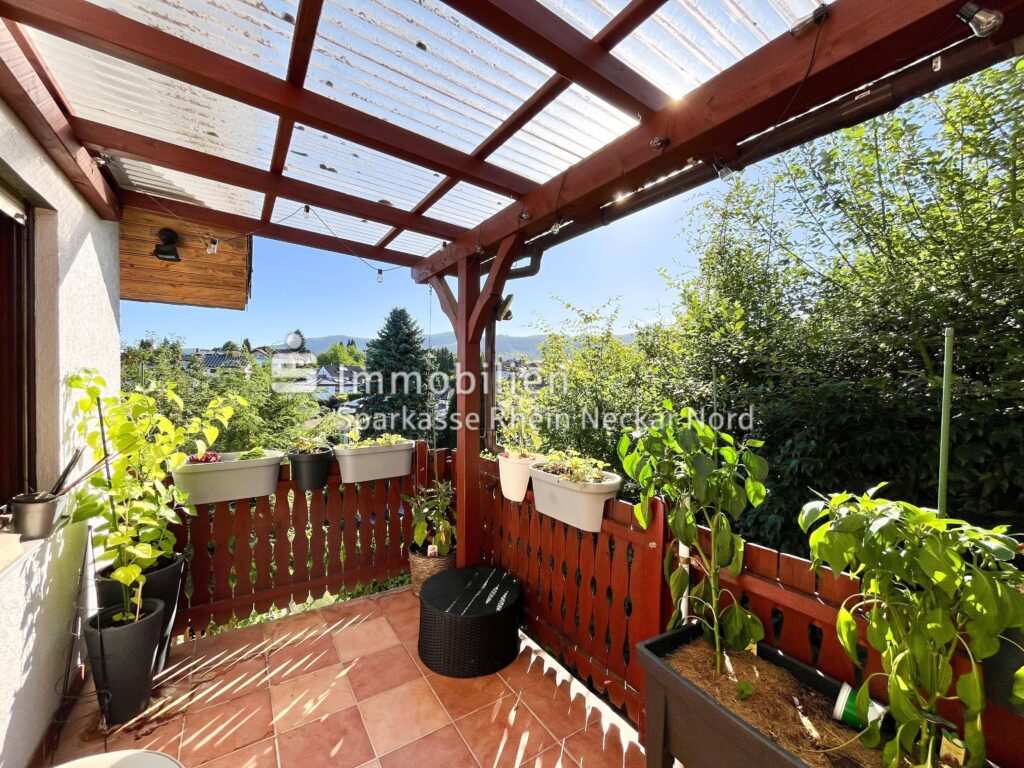 überdachter Balkon