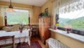 Essbereich mit Blick ins Tal