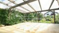Geräumige Terrasse mit Pergola