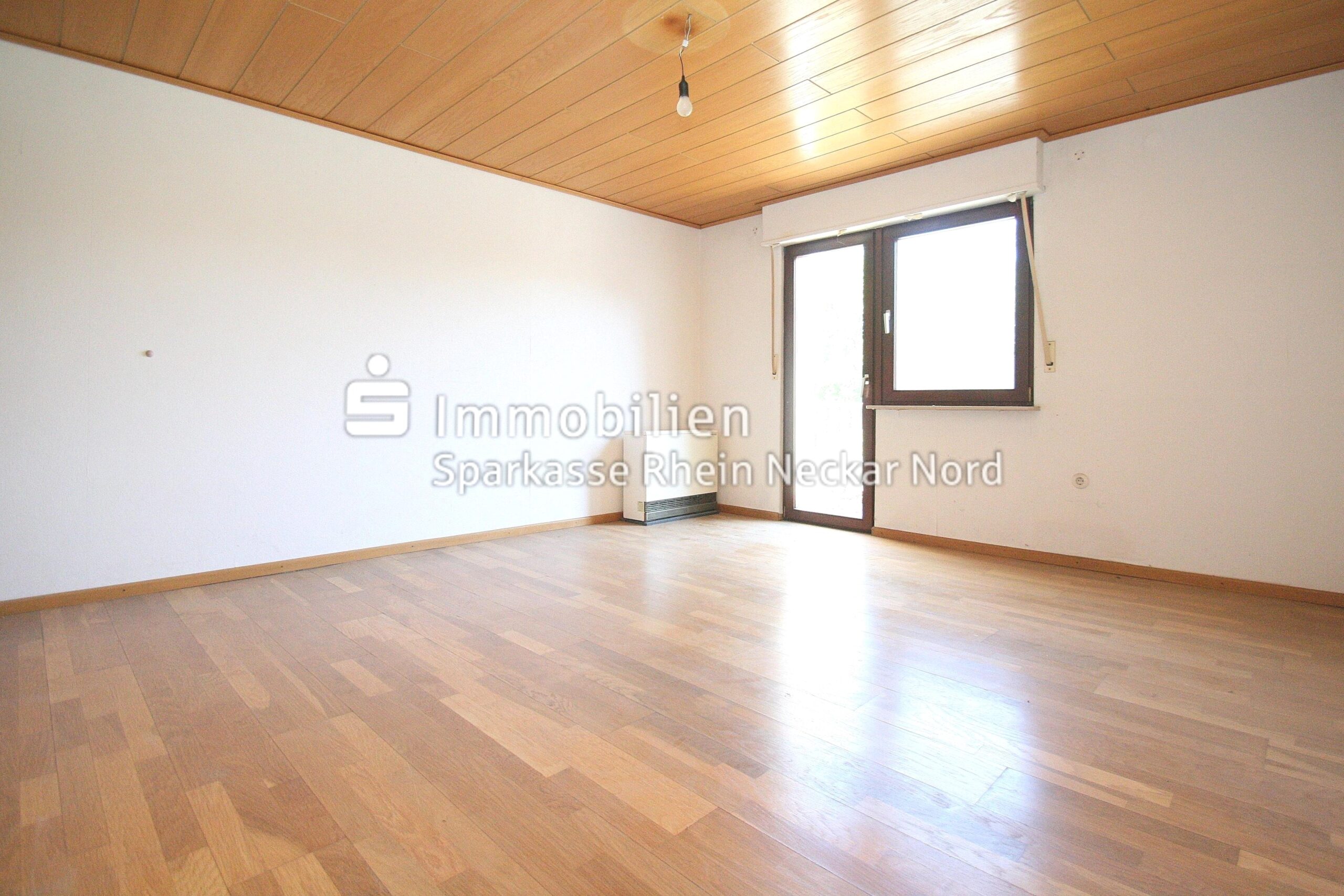 Schlafzimmer 2 mit Balkon OG