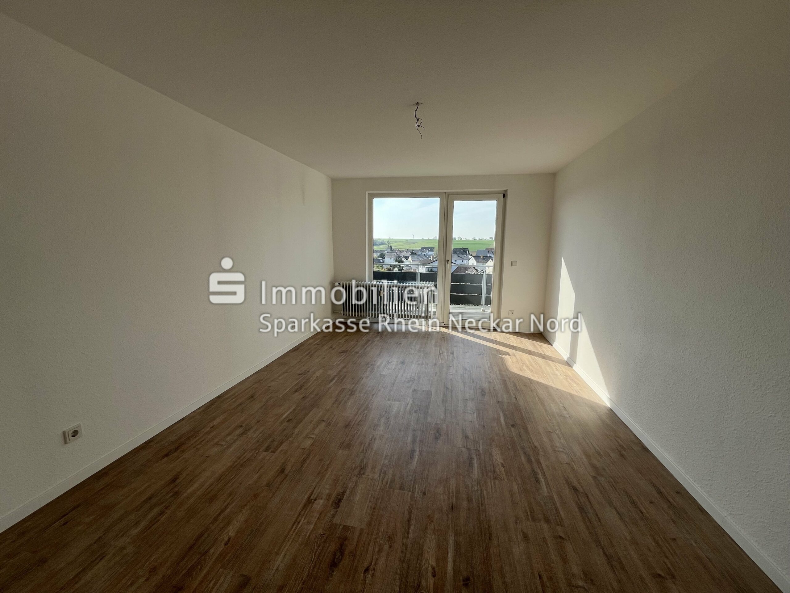 Schlafzimmer mit Blick zum Balkon