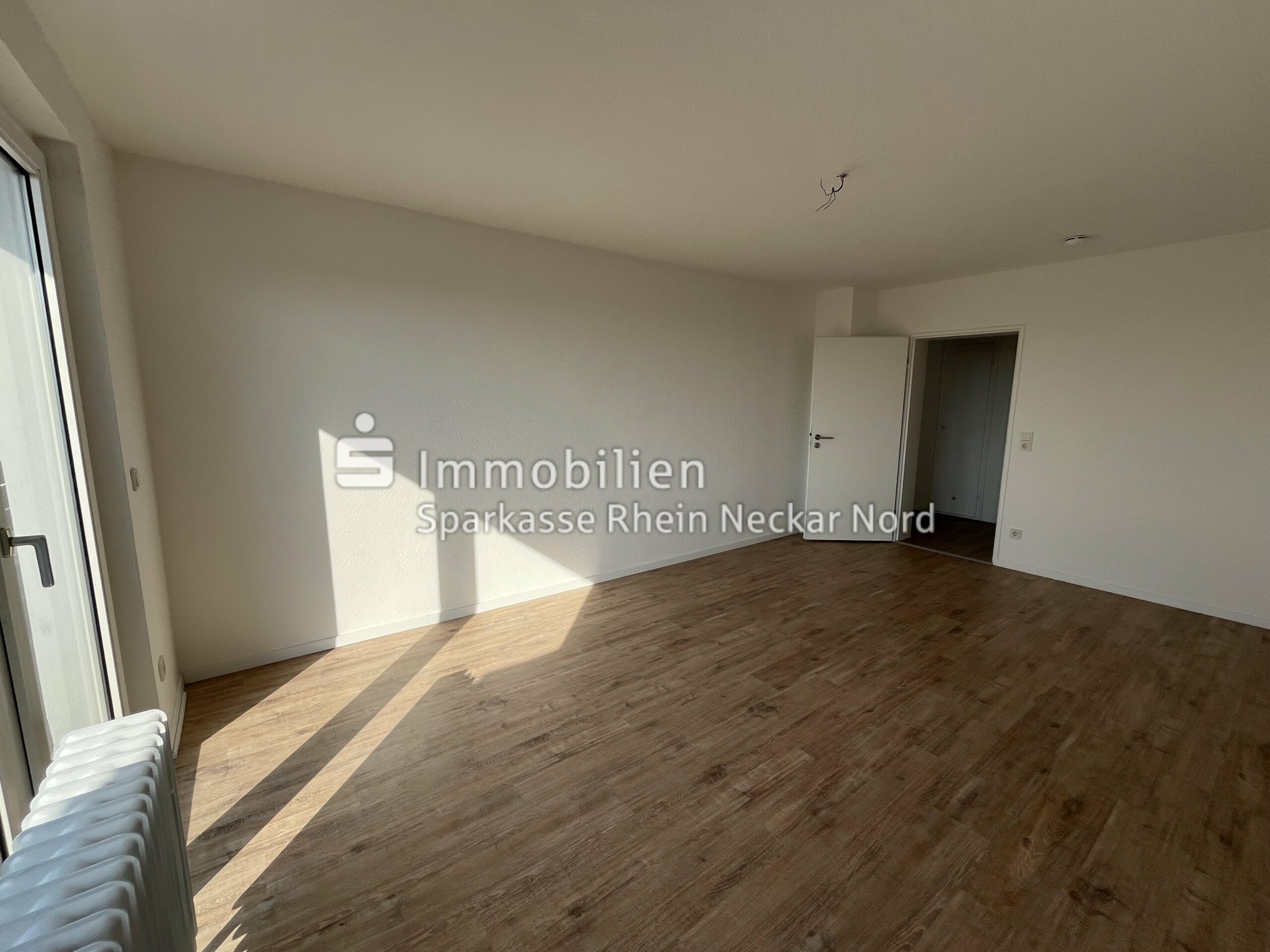 Schlafzimmer mit Blick zum Flur