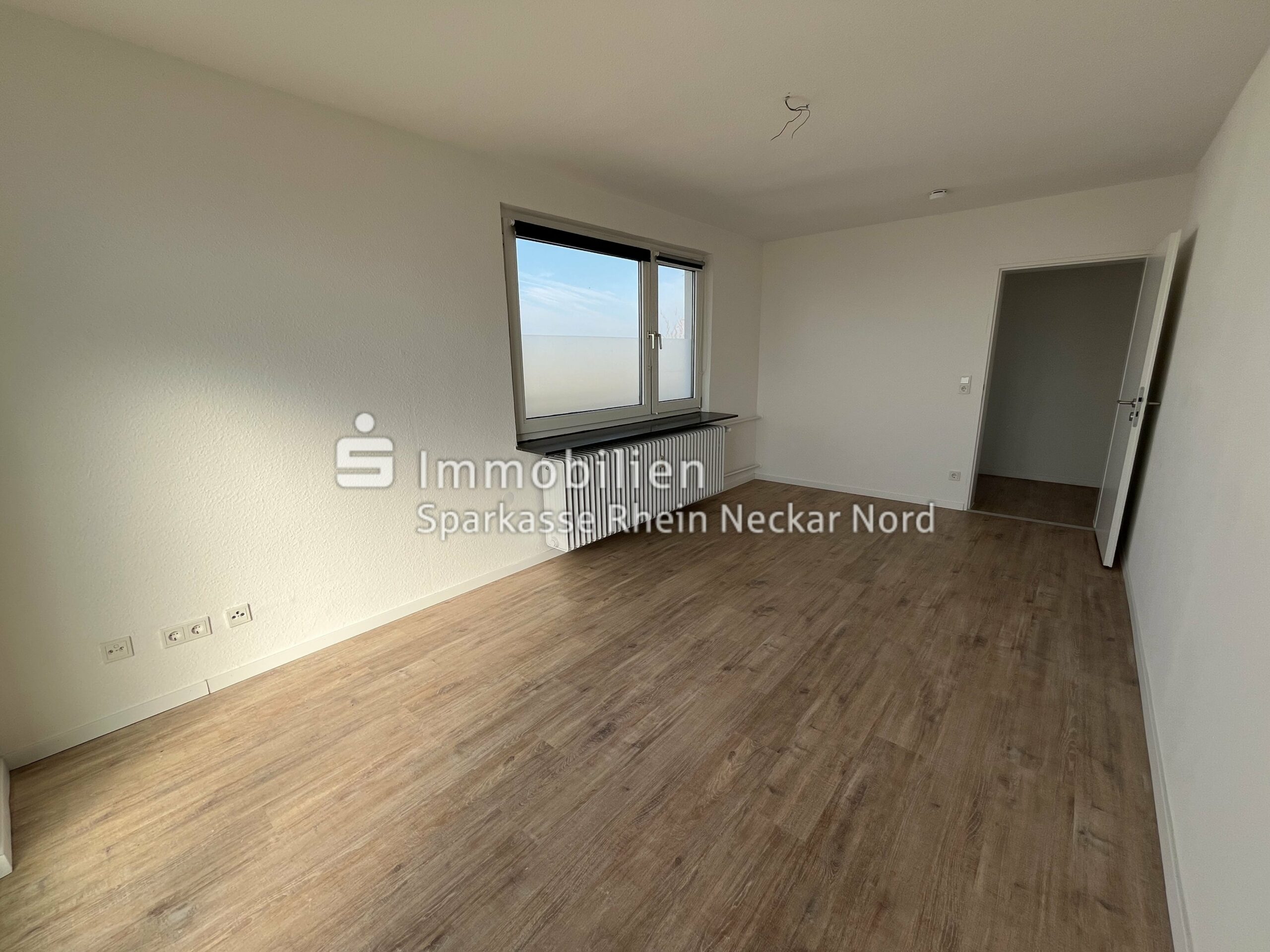 Wohnzimmer mit Blick zum Flur