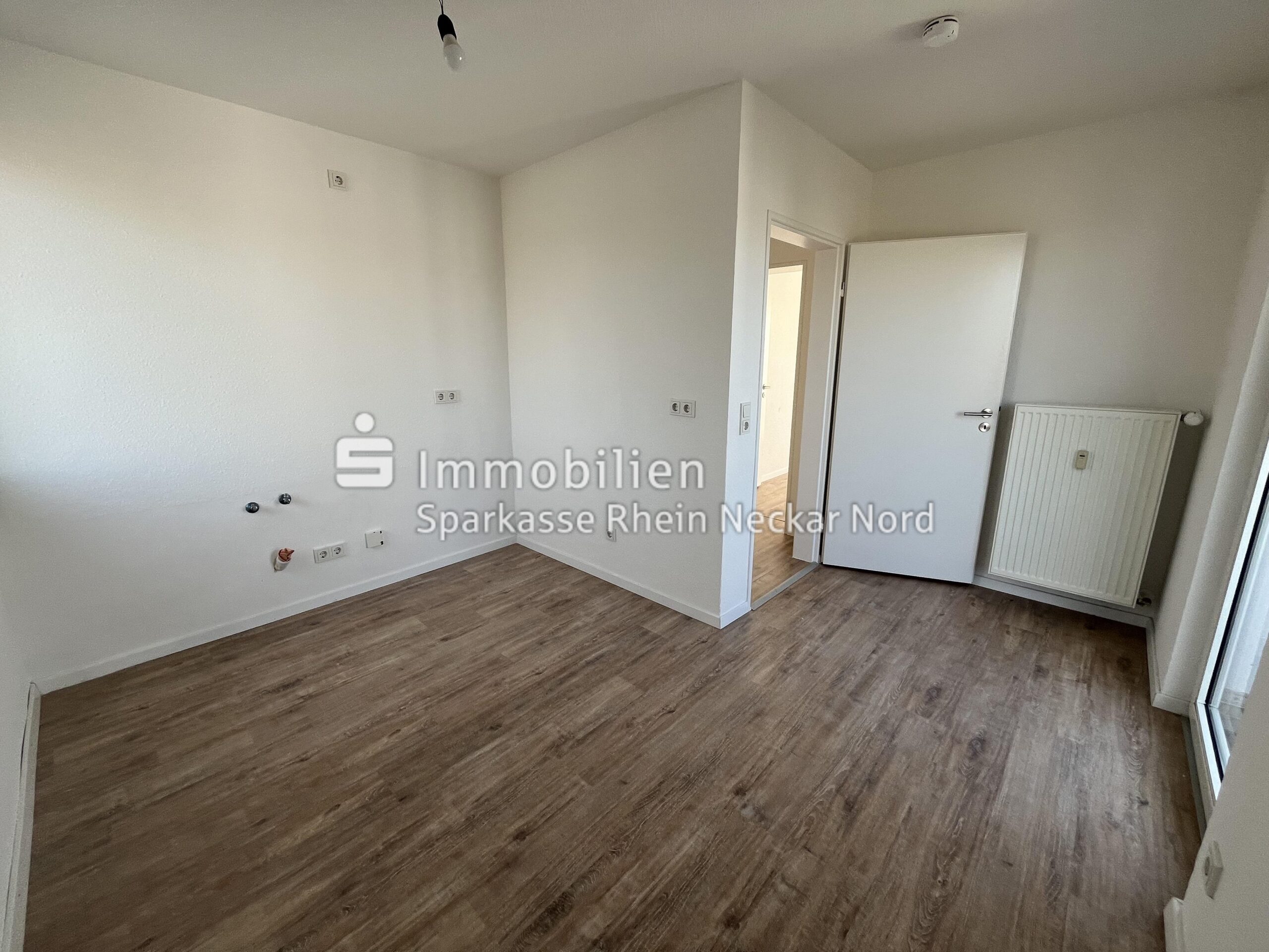 Küche mit Blick zum Flur