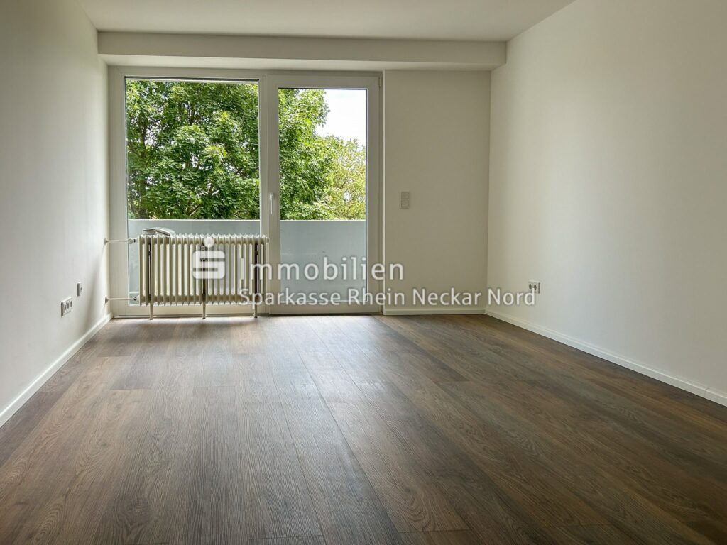 Zimmer Blickrichtung Balkon