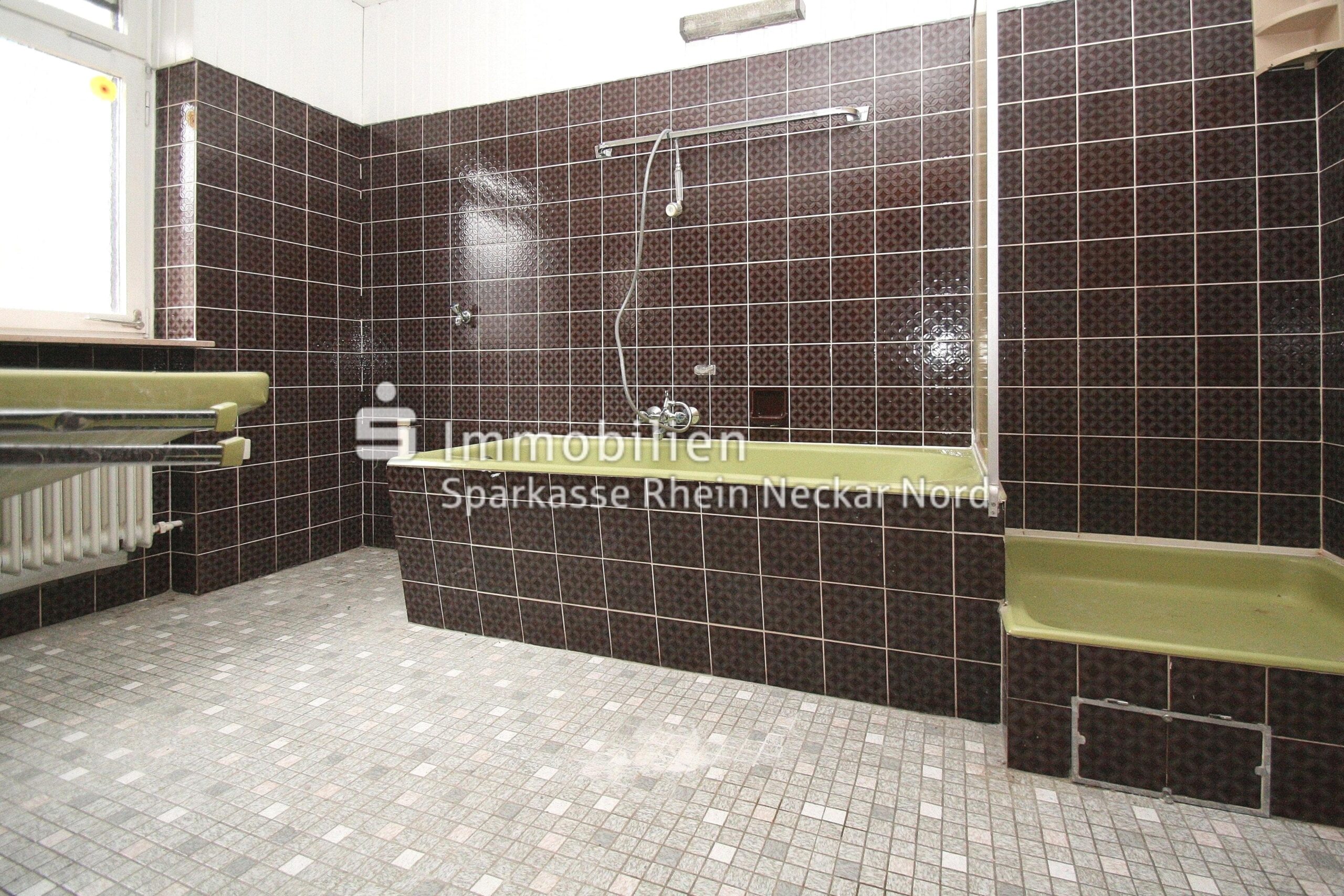 Derzeit Tageslichtbad EG