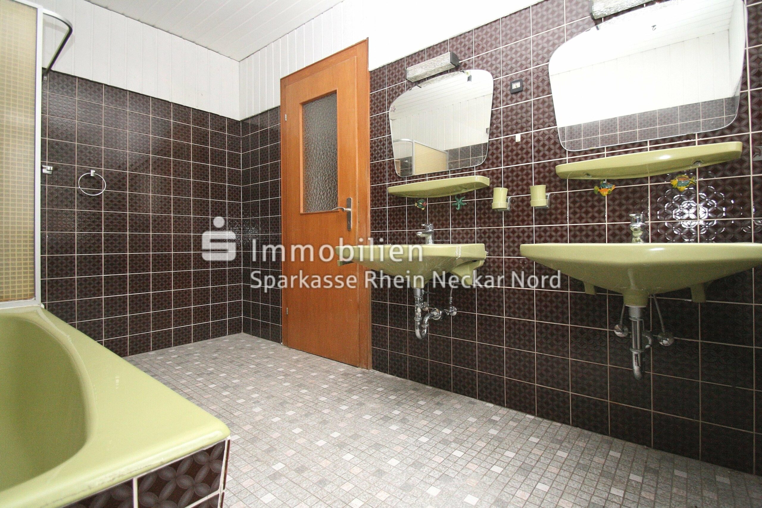 2 Waschbecken im TGL Bad EG