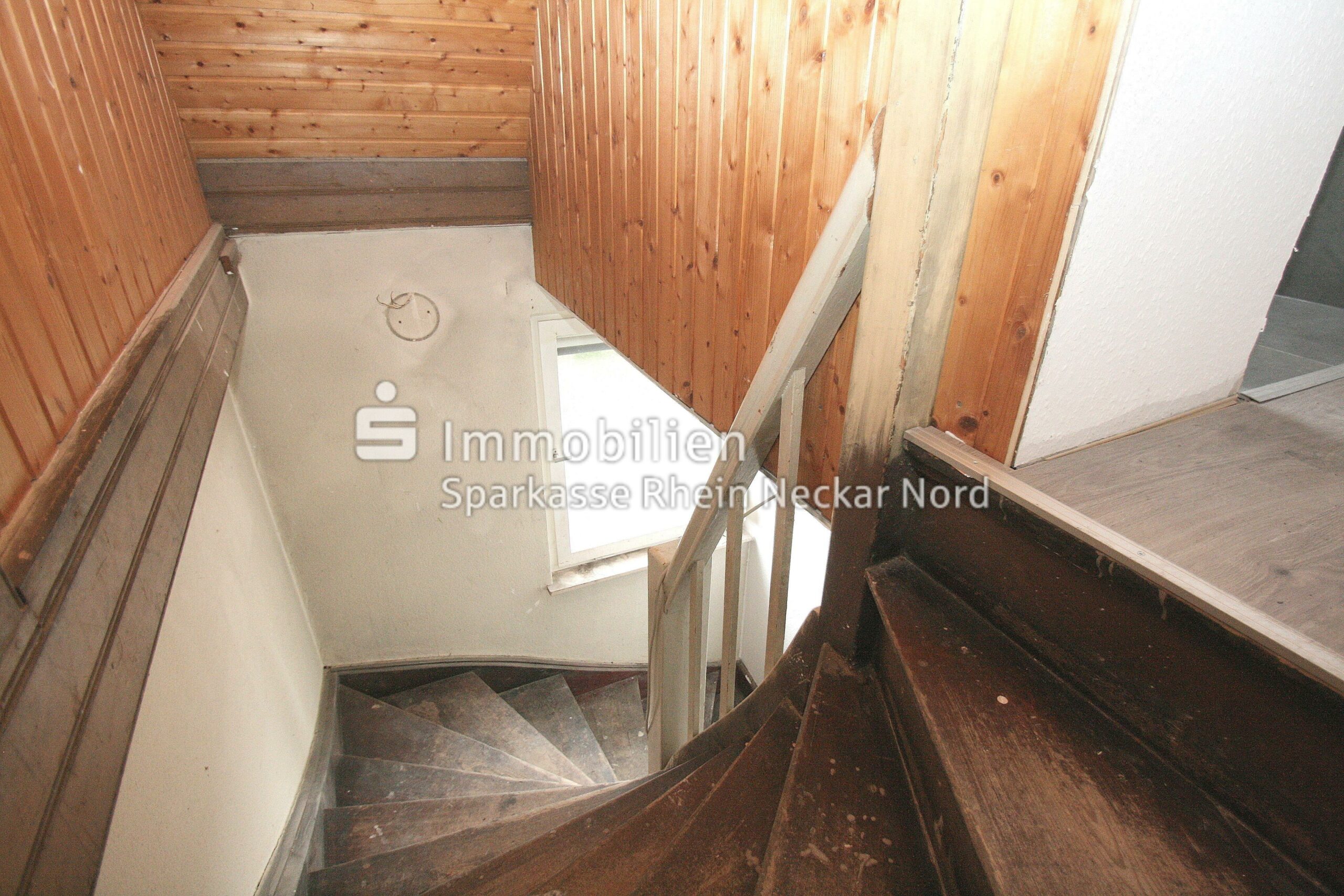 Original Holztreppe DG ins OG