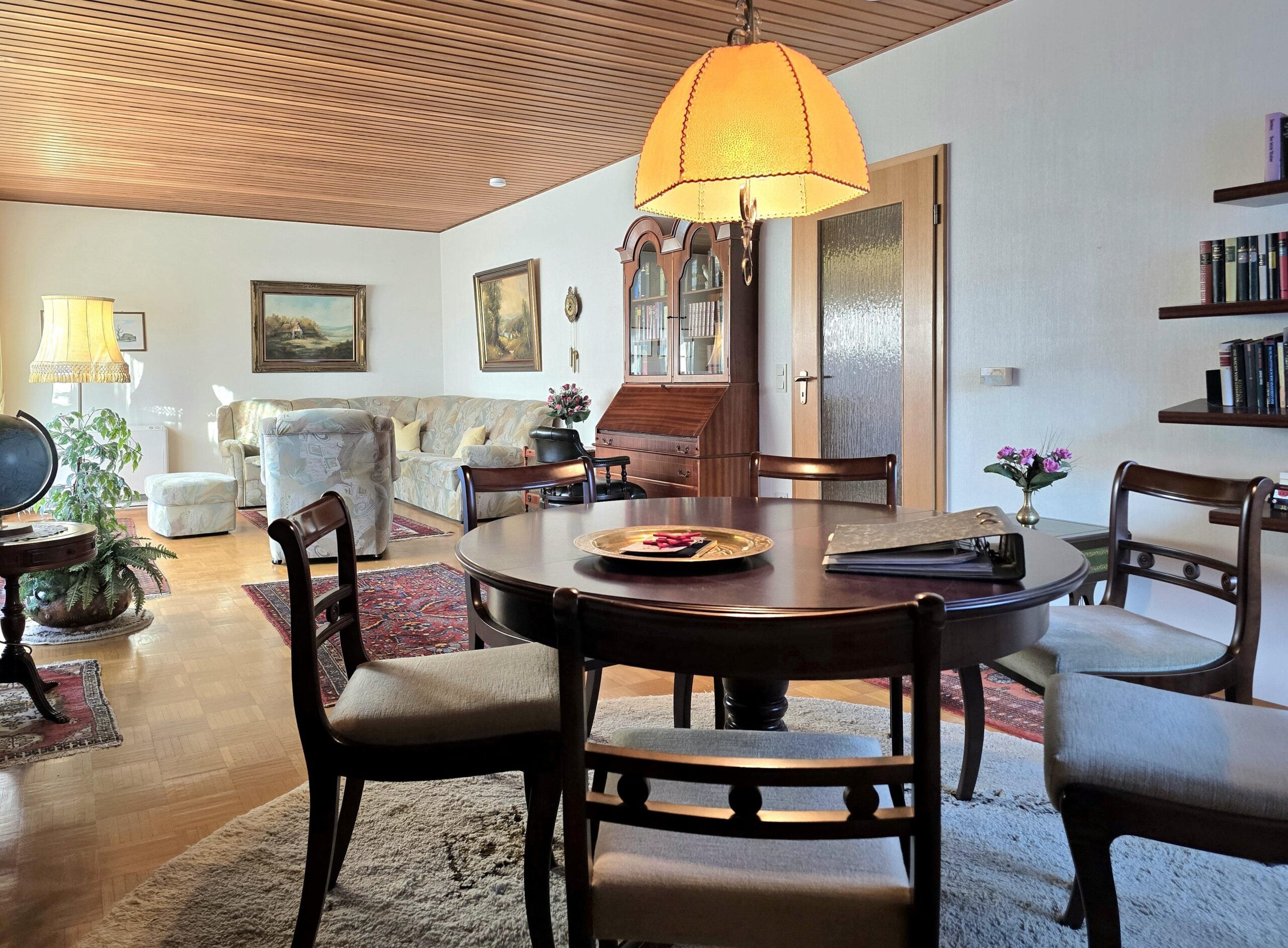 Wohnzimmer mit Essbereich