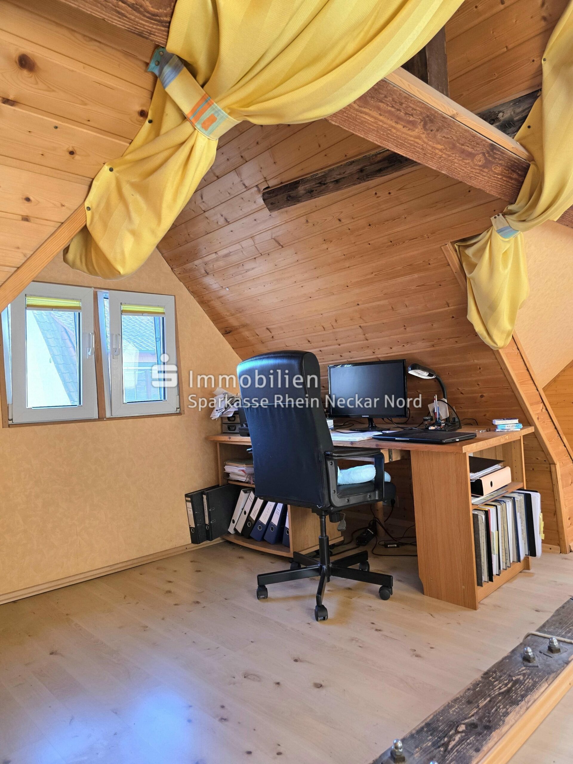 Büro im Dachstudio