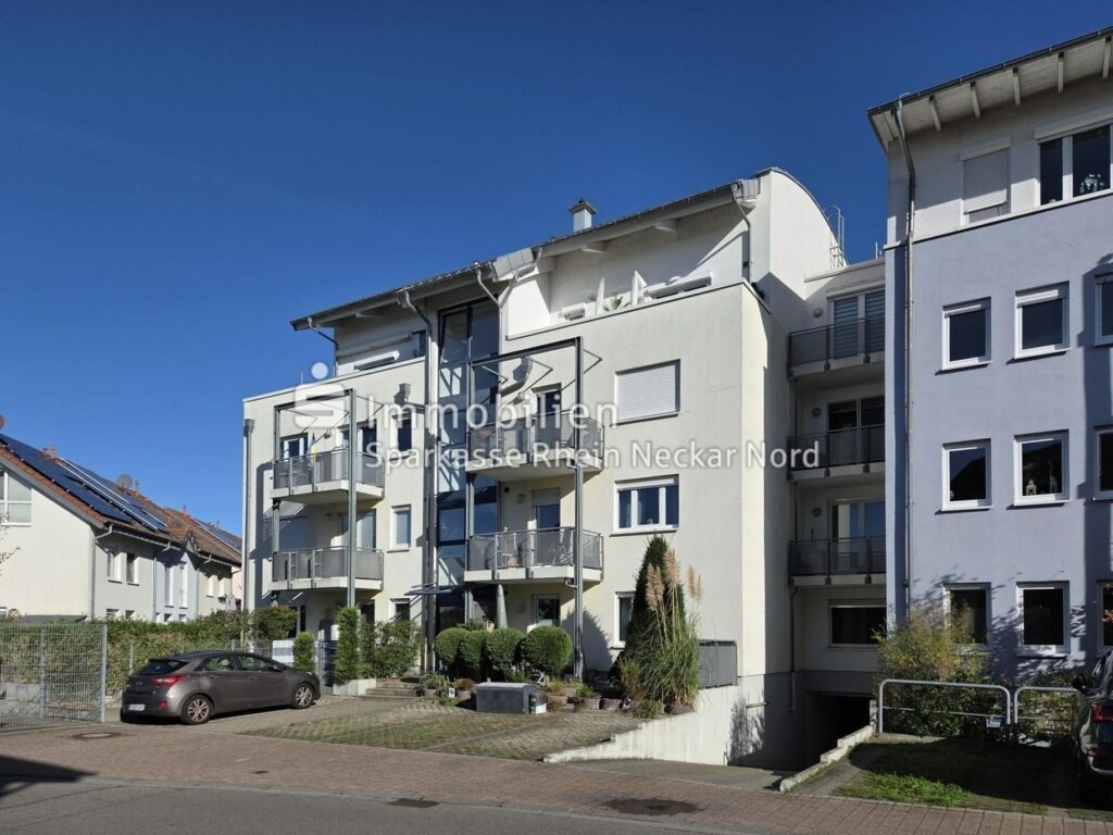 Wohnhaus mit TG-Zufahrt