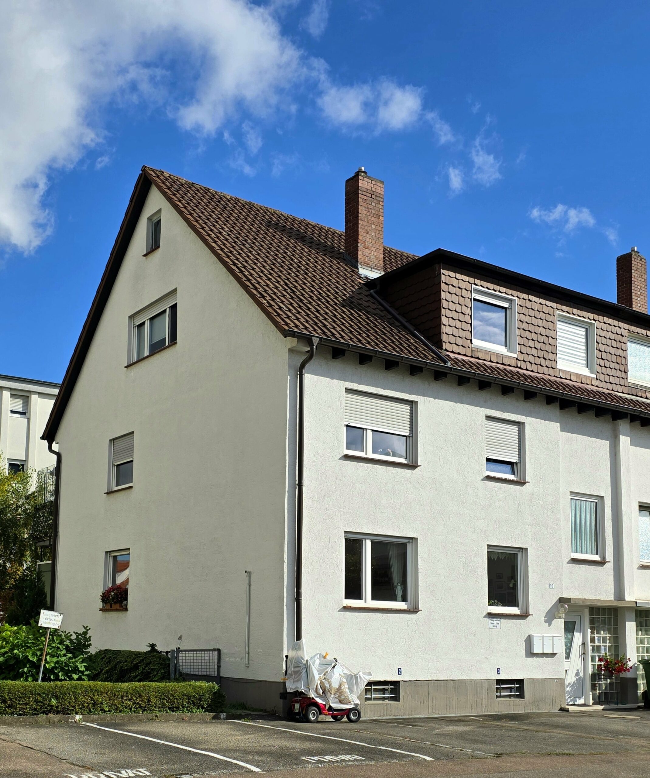 Hausansicht von der Straße aus