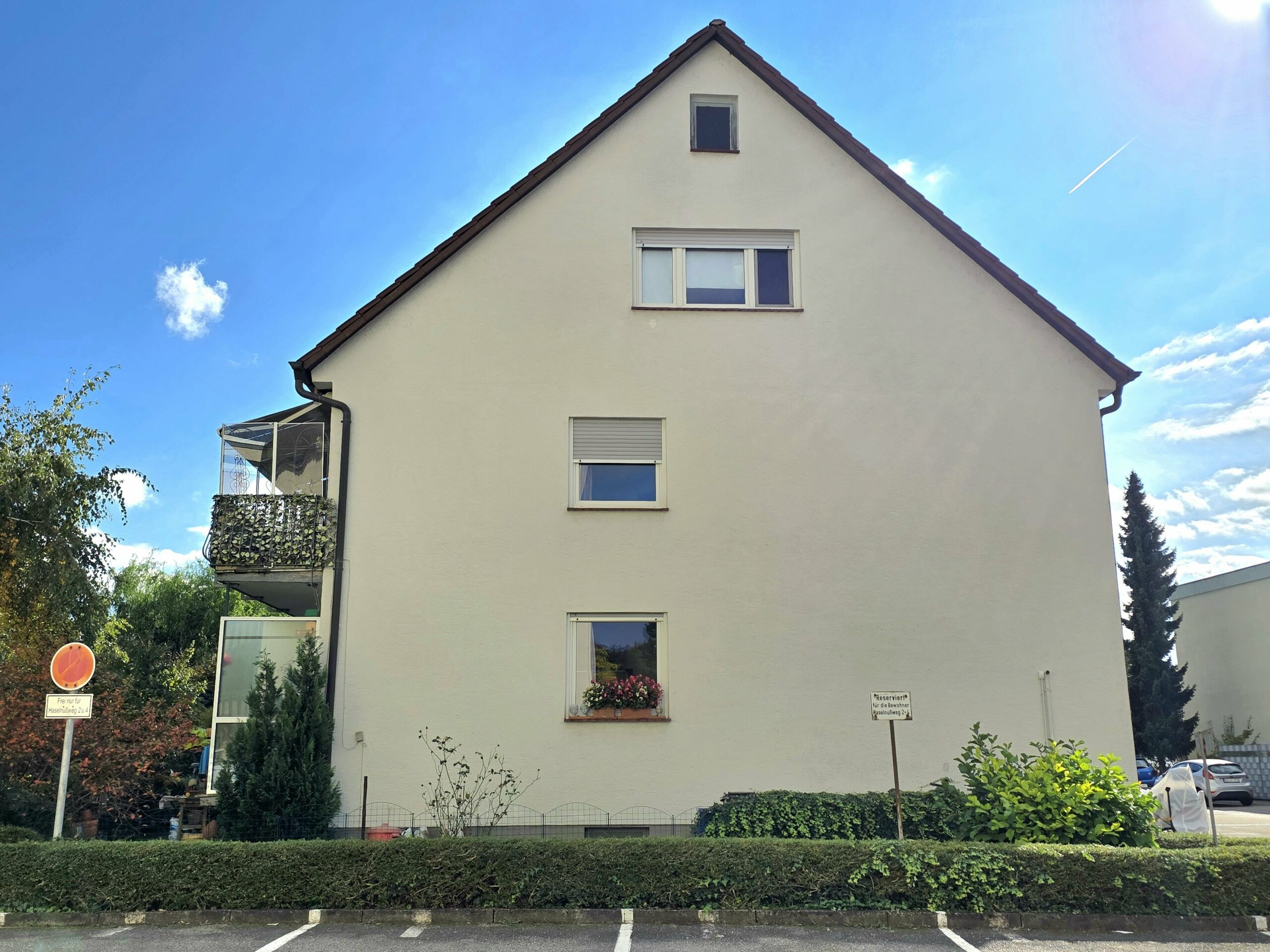 seitliche Hausansicht