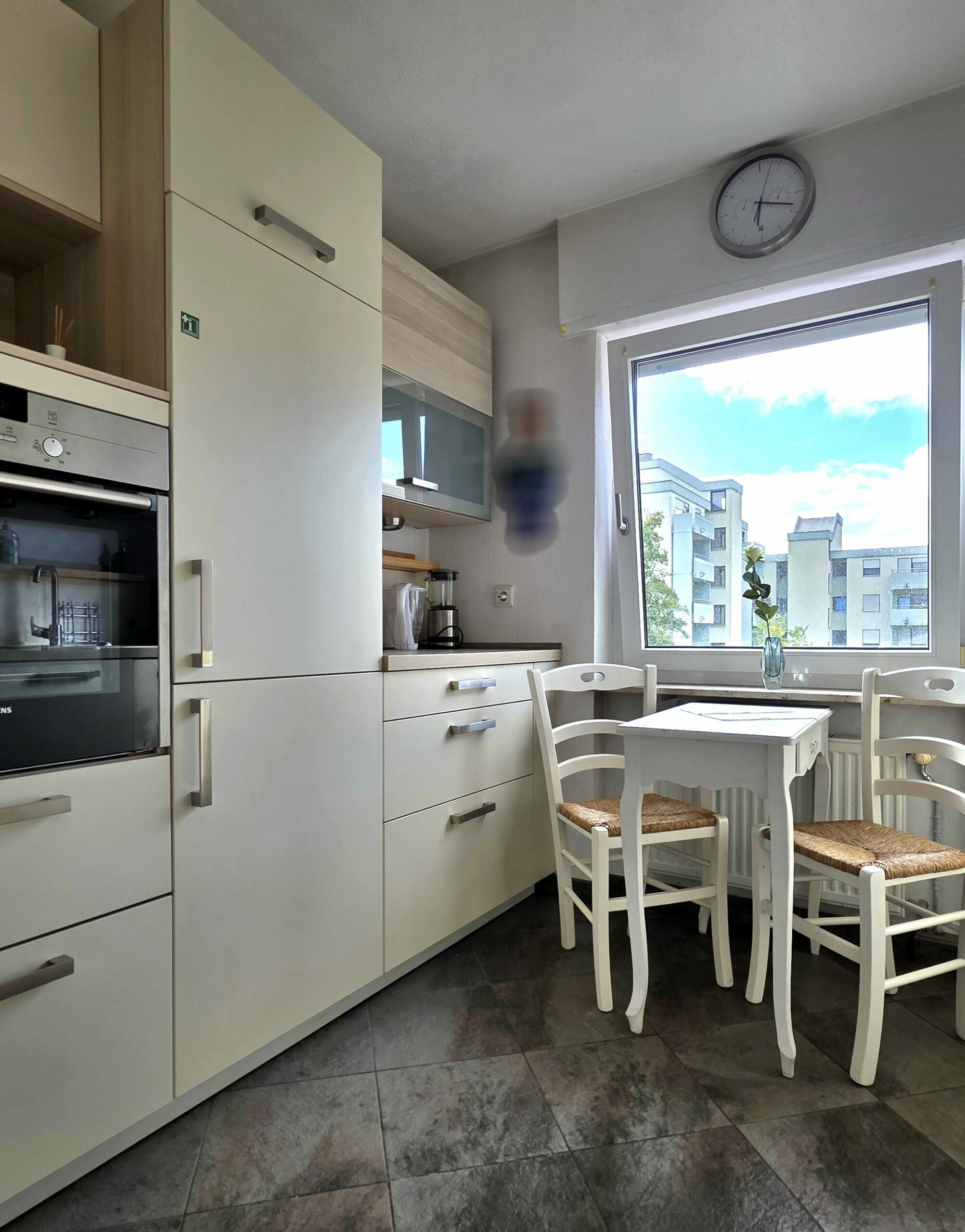 Küche mit Einbauküche