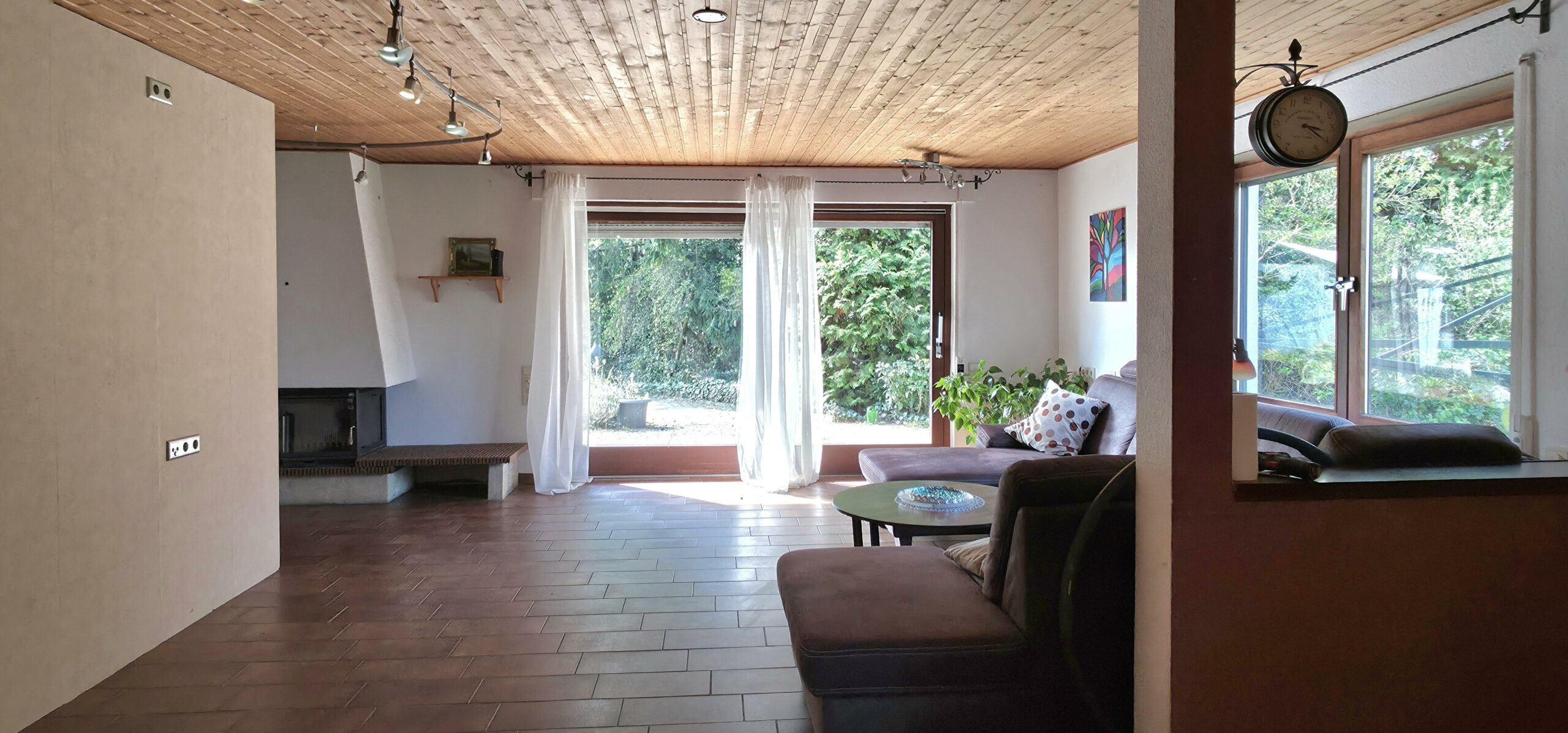 Wohnzimmer mit Kamin