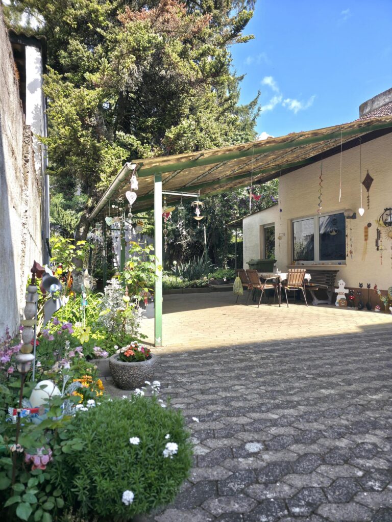 Innenhof, überdachter Sitzplat