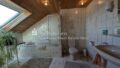 Geräumiges Badezimmer