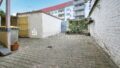 Hof mit Garagen