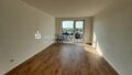 Zimmer mit Blick zum Balkon