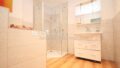 Modernes Duschbad