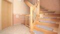 Eingang mit Treppe ins DG/UG